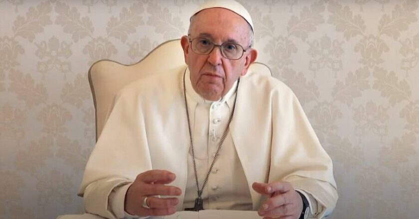 Papa Francisco enfrenta infecção complexa e segue hospitalizado