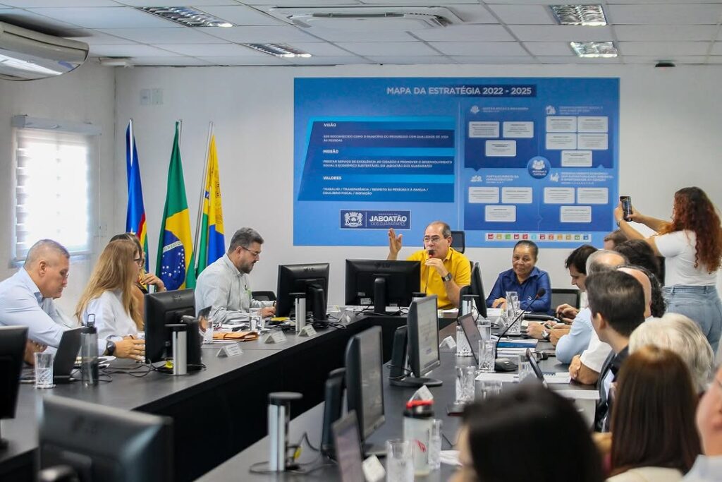 Gasto milionário: Mano Medeiros compra computadores por quase 10 milhões