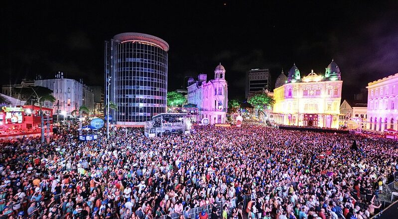 Carnaval do Recife 2025 encerra em grande estilo no Marco Zero