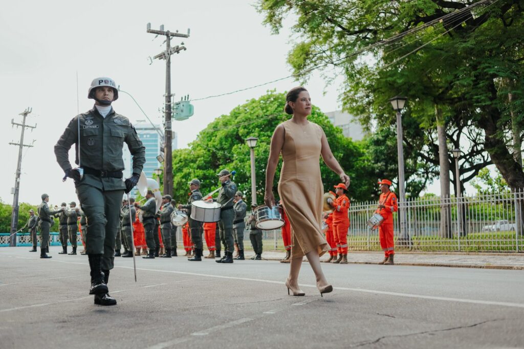 Governadora Raquel Lyra destacou os ideais de liberdade e democracia durante a cerimônia da Data Magna de Pernambuco em Recife.