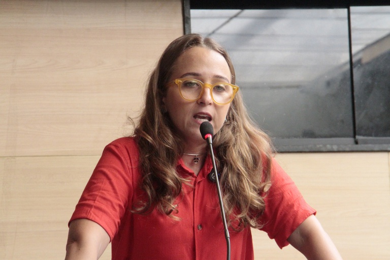 Kari Santos (PT) critica a redução do imposto para bets e propõe incentivo fiscal para empresas que reduzirem jornada. Foto: Divulgação