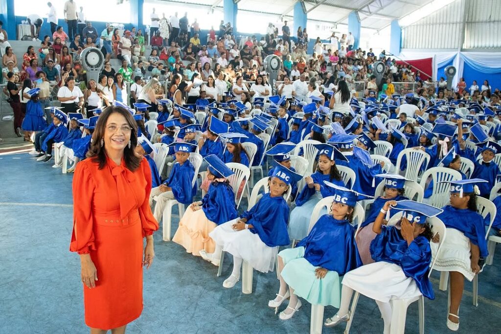 Prefeita de Escada Mary Gouveia (PL) é alvo de suspeição sobre possível desvio do precatório do Fundef em Escada.