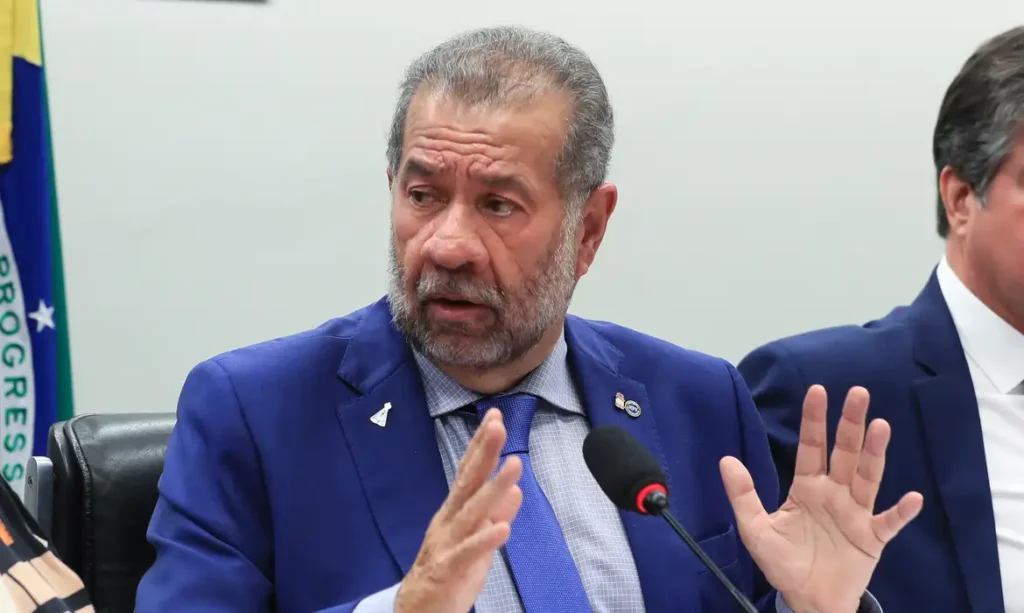 Carlos Lupi pode deixar ministério após crise no INSS