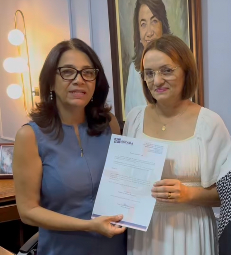 Mary Gouveia prefeita de Escada, e atual presidente da EscadaPrevi, Iraneide Leão, que foi responsável pela educação na primeira gestão. Foto: Divulgação