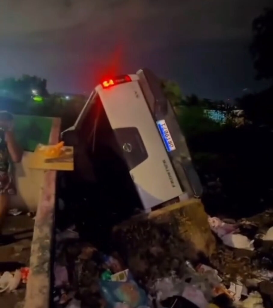 Trem colide com carro em linha do VLT em Jaboatão