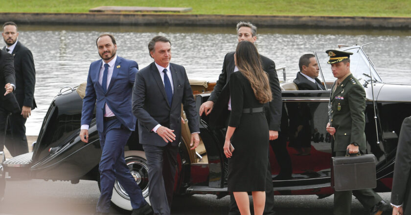 PF conclui que Bolsonaro e Carlos agiram em rede de espionagem