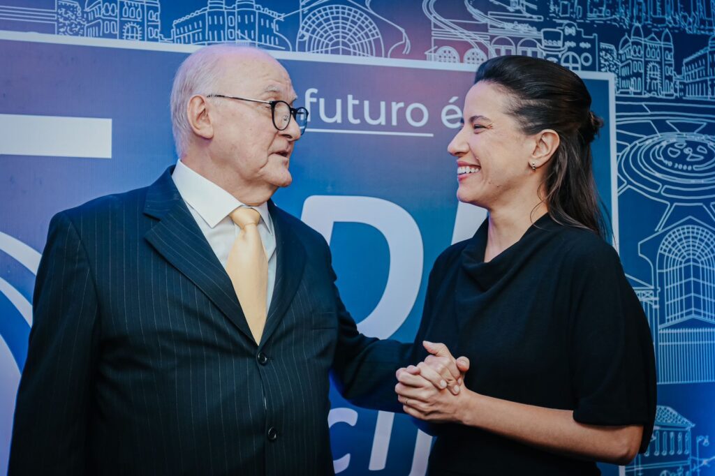 Durante os 65 anos da CDL Recife, Raquel Lyra destacou os investimentos e o crescimento econômico do Estado