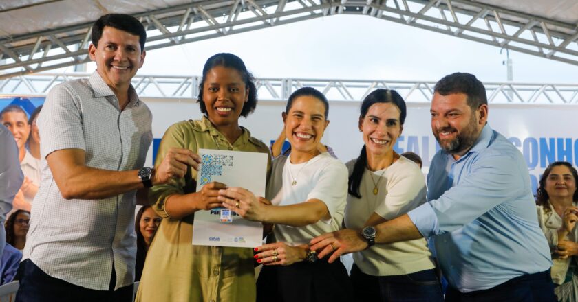 Raquel Lyra entrega 130 casas do Morar Bem PE em Petrolina