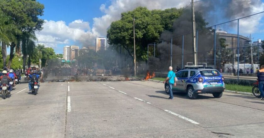 Protestos contra Lei de Tração Animal bloqueiam vias no Recife