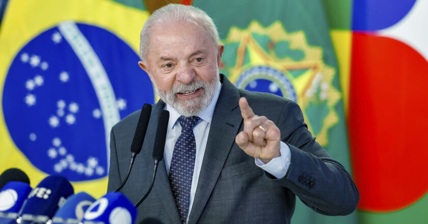 Lula sinaliza não sancionar aumento de deputados