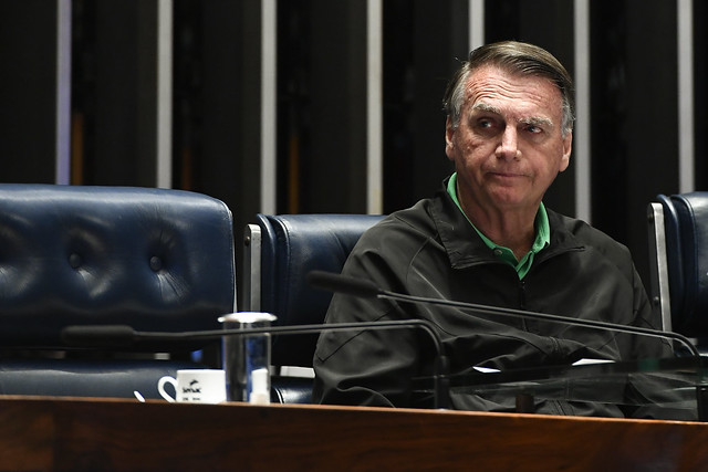 PF encontra 14 mil dólares na casa de Jair Bolsonaro