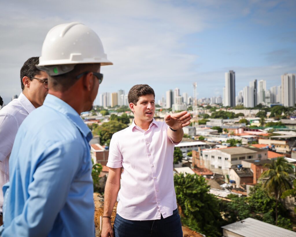 oão Campos lança grande obra em encosta no Recife