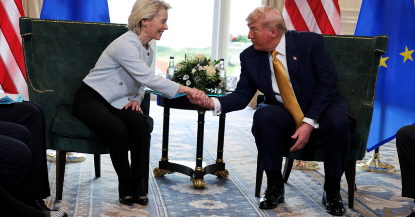 UE fecha acordo com Trump e pagará tarifa de 15%
