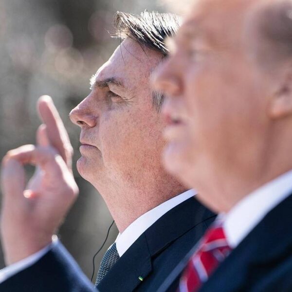 Taxa Bolsonaro: tarifa de Trump revela traição ao Brasil
