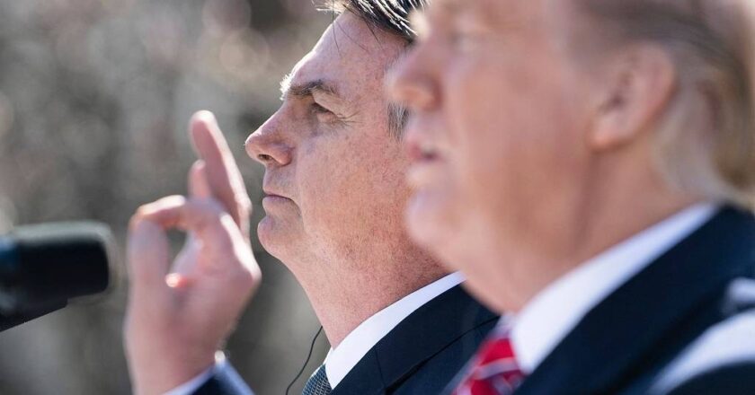 Taxa Bolsonaro: tarifa de Trump revela traição ao Brasil