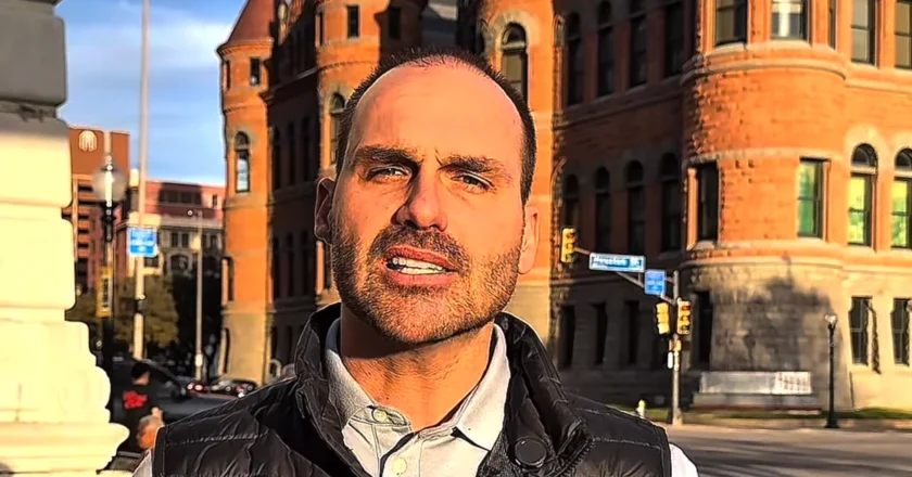 Eduardo Bolsonaro dobra aposta contra STF e Moraes