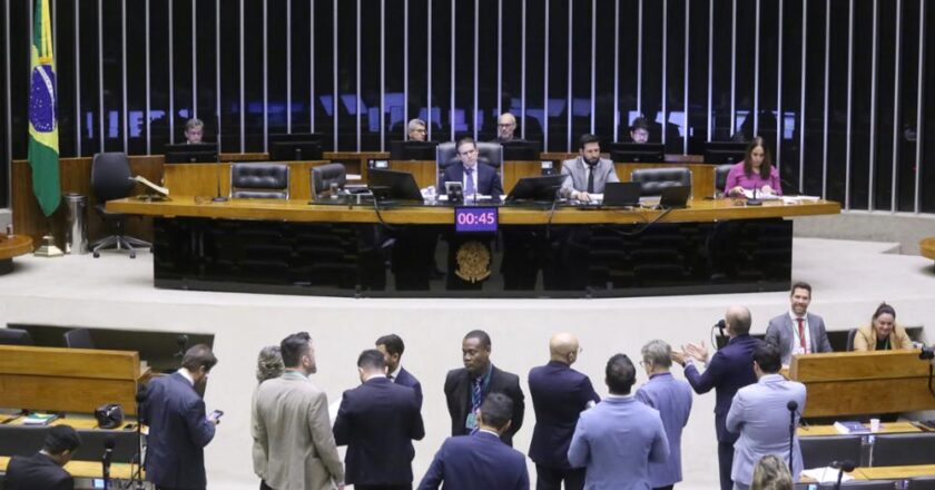 Câmara aumenta vagas e 70% resiste ao fim da escala 6×1