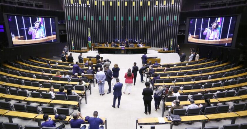 Câmara aprova criação de 200 cargos no STF