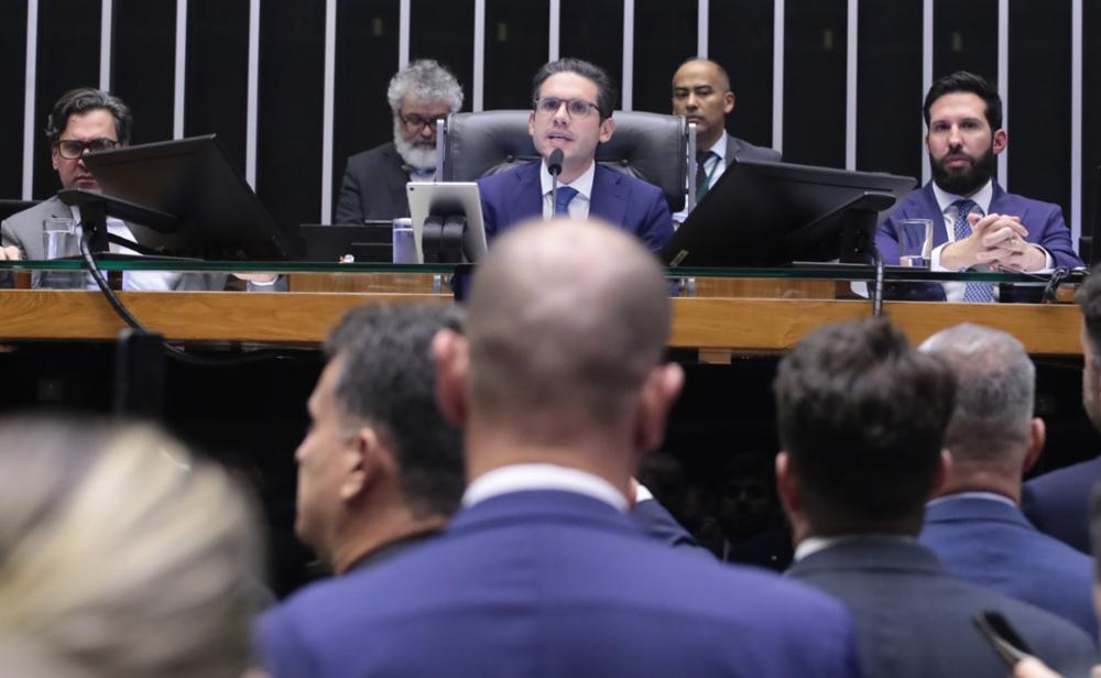 Câmara de Deputados aprova pauta-bomba que gera despesa e desafia discurso fiscal do governo Lula