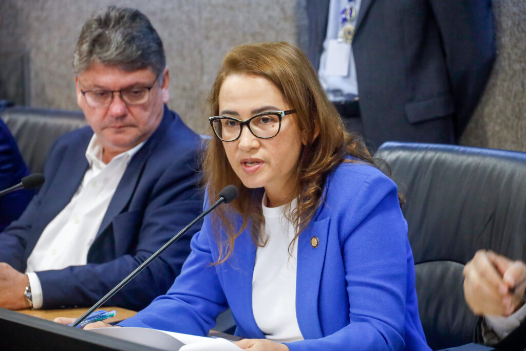 Justiça aponta falhas formais e suspende deliberações do PSDB em PE.
