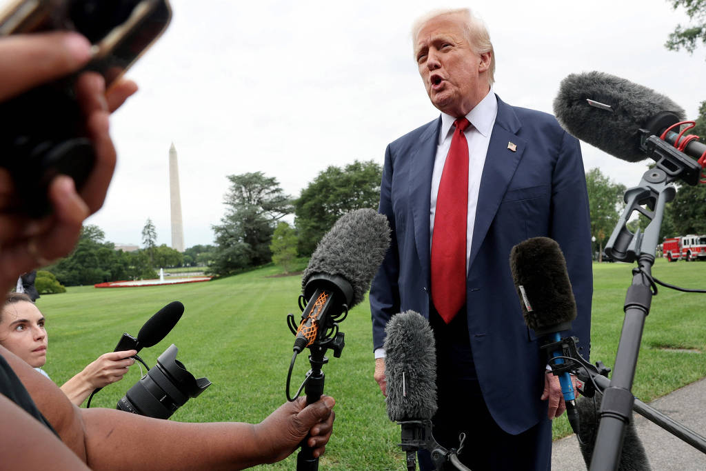Trump impõe tarifa recorde e diz amar o povo brasileiro