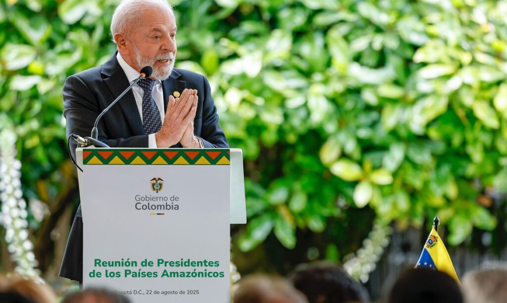 Em Bogotá, Lula cobra compromisso dos países ricos e defende Fundo Florestas Tropicais para Sempre.