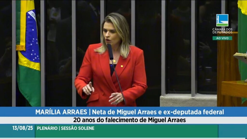 Marília Arraes liga memória do avô a defesa da justiça social e da soberania nacional.