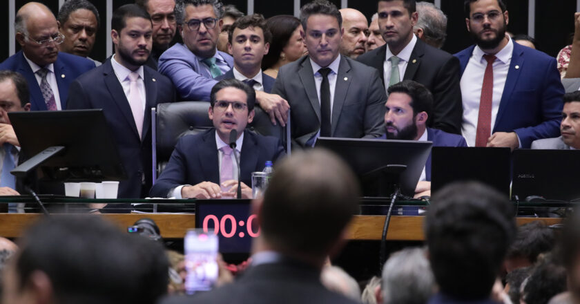 Hugo Motta aciona Corregedoria contra 15 deputados