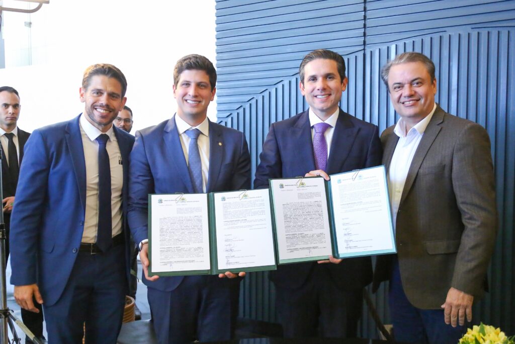 Acordo entre Prefeitura do Recife e Câmara visa modernizar ferramentas e criar canal único de serviços.