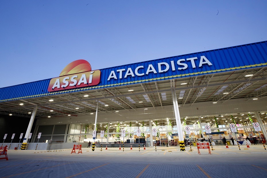 Assaí busca ampliar quadro em Pernambuco e oferece benefícios e capacitação aos contratados.