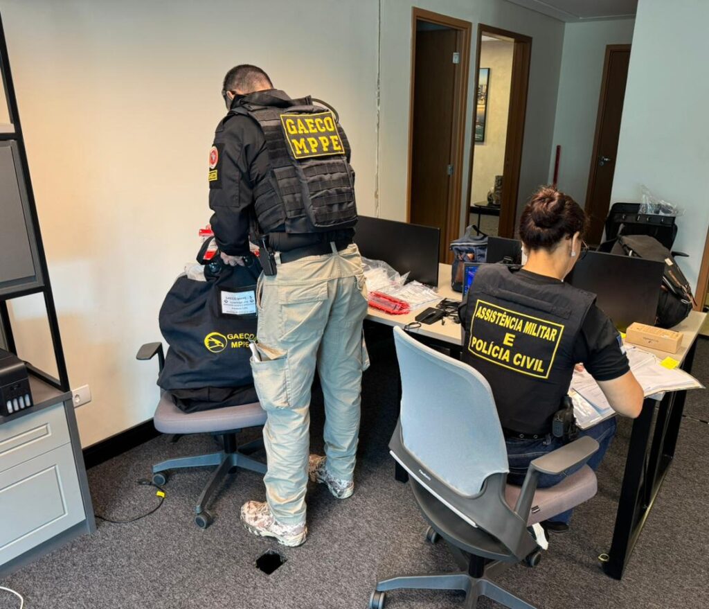 MPPE, Sefaz-PE e polícias atuam em conjunto para desarticular esquema criminoso de auditores fiscais no Recife.